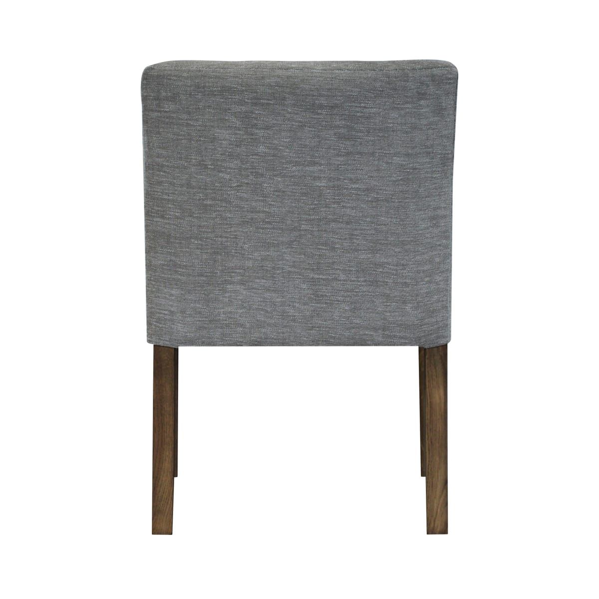 Nora Sessel mit Knöpfen