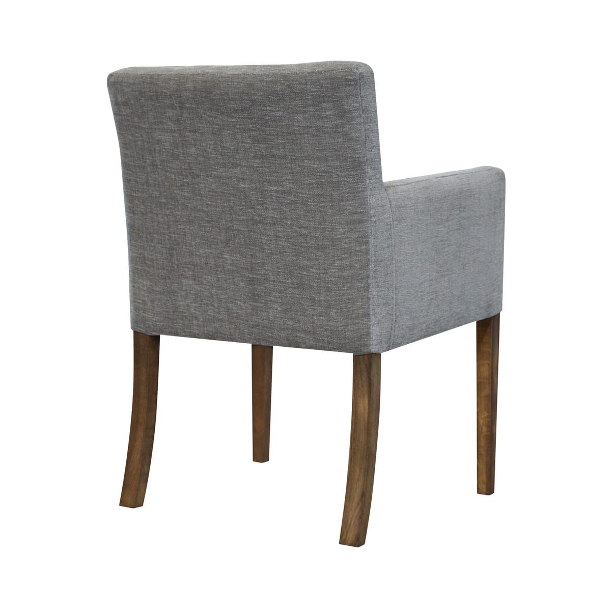 Nora Sessel mit Knöpfen